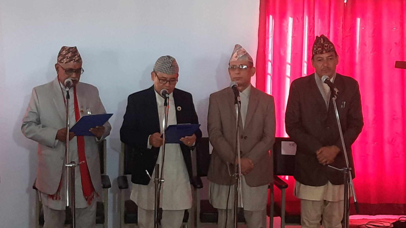 कोशीका नवनियुक्त मन्त्री अधिकारी र राजभण्डारीले लिए शपथ 